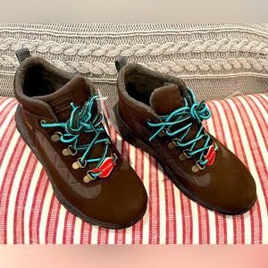 New Skechers Boys ArchFit Waterproof Sneakers size 5